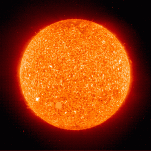 Il sole, con un raggio medio di 700.000 km, pari a 109 volte quello terrestre e capace di erogare una potenza totale di 380.000 miliardi di miliardi di Kw, che per rendere meglio l'idea è come se la nostra stella in un solo secondo più energia di quella consumata dall'intera umanità in tutta la sua storia...
